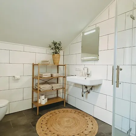 Modernes Mit Wallbox Und Parkplatz Naehe Koblenz Daire